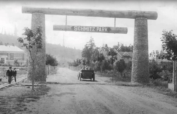Historic black and white photo of the entrance to Schmitz Park located in West Seattle.