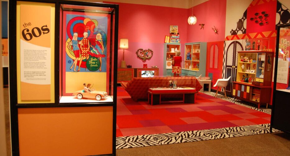 A mocked up living room from the 1960s with Barbie, Stacy and Francie on display.