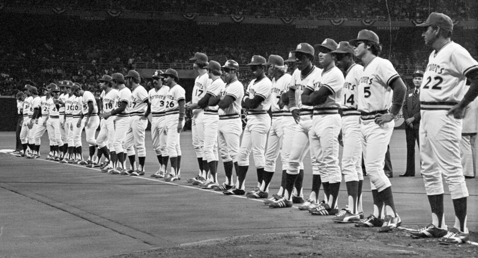 Mariners team lined up before first game, April 6, 1977