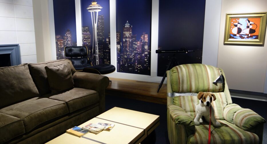 Celluloid Seattle featured a recreation of Dr. Frasier Crane's living room from the hit NBC series Frasier. Shown here is a couch, coffee table, and an old recliner with a toy dog on it.