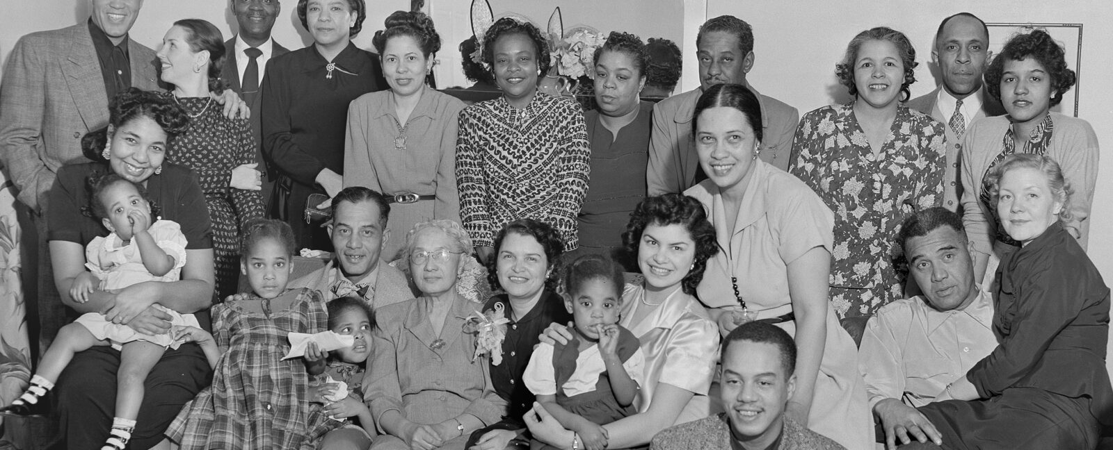 Jenkins family of 24 gathered in Seattle