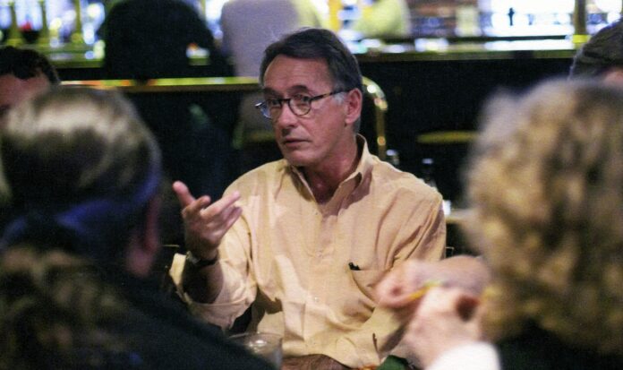 HistoryLink founder Walt Crowley speaks with a group.